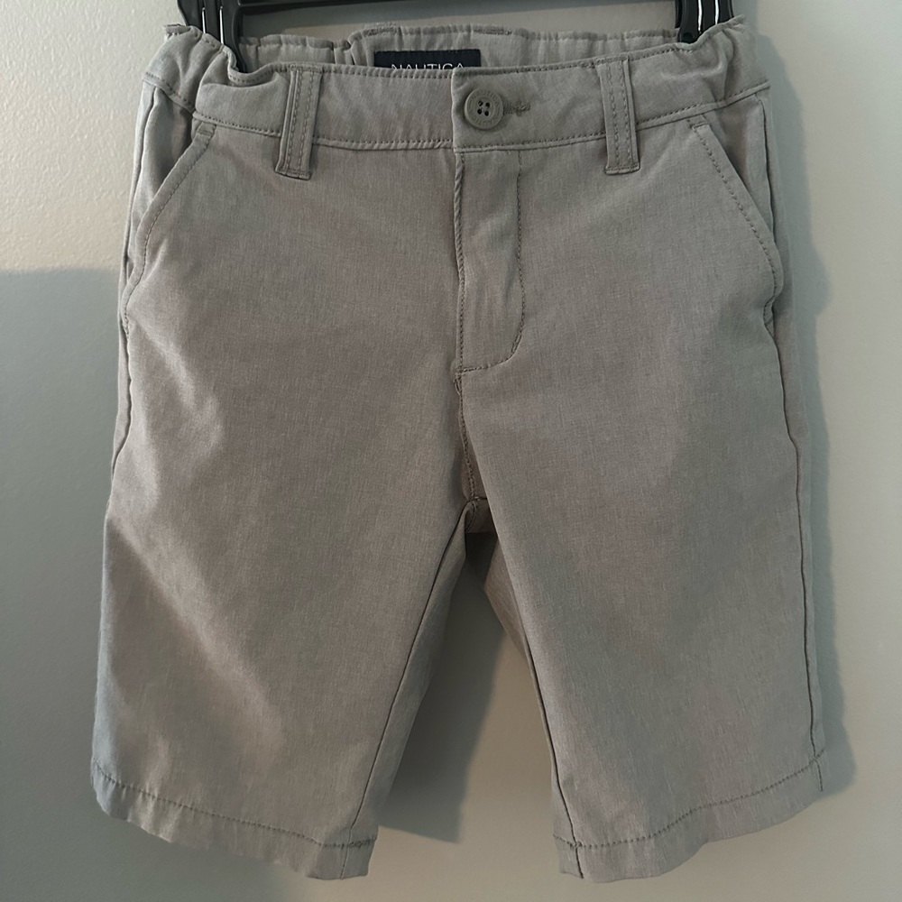 NÁUTICA boys size 7 gray shorts great condition!